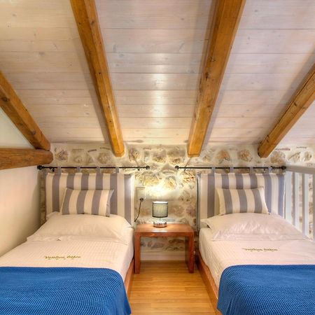 Korona Boutique Hotel Oitilon Bagian luar foto