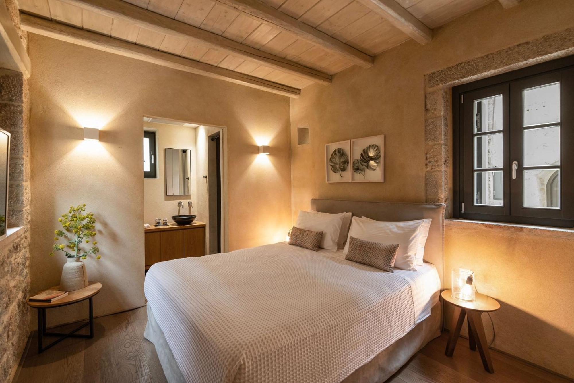 Korona Boutique Hotel Oitilon Bagian luar foto