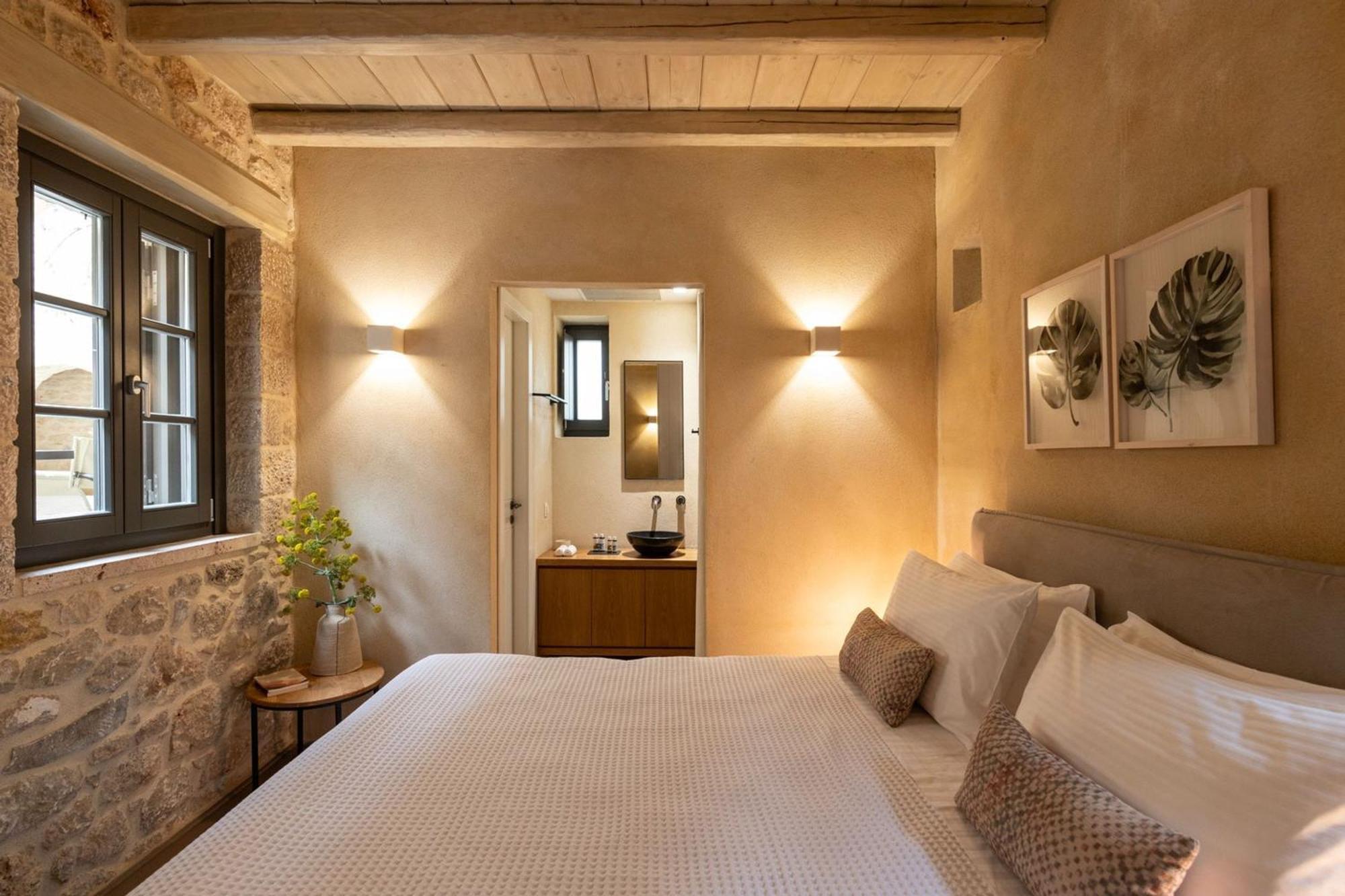Korona Boutique Hotel Oitilon Bagian luar foto
