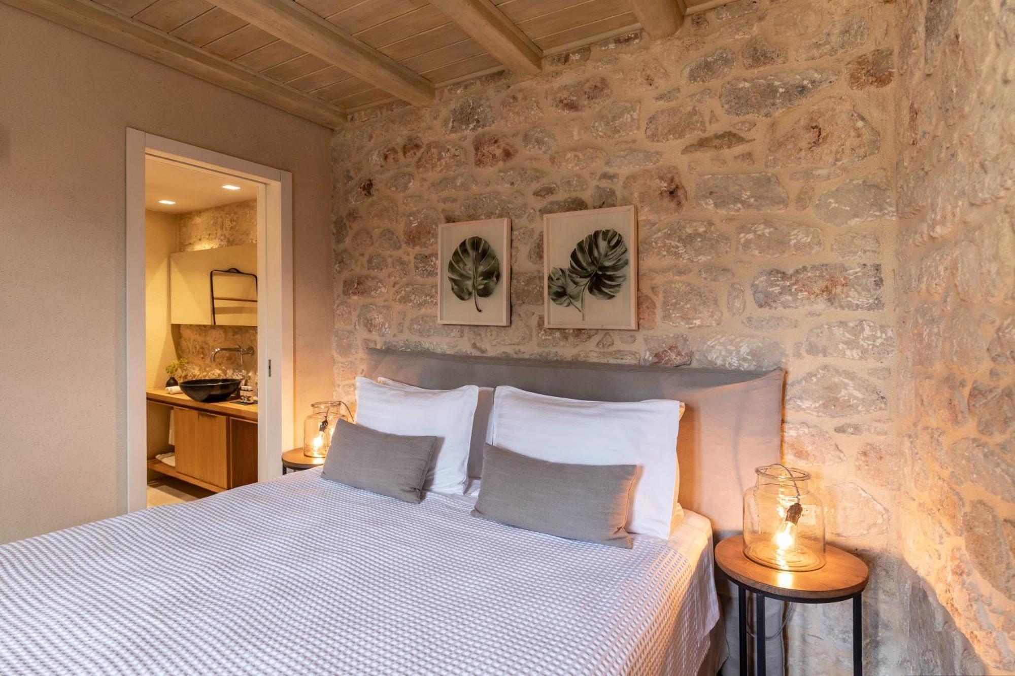Korona Boutique Hotel Oitilon Bagian luar foto