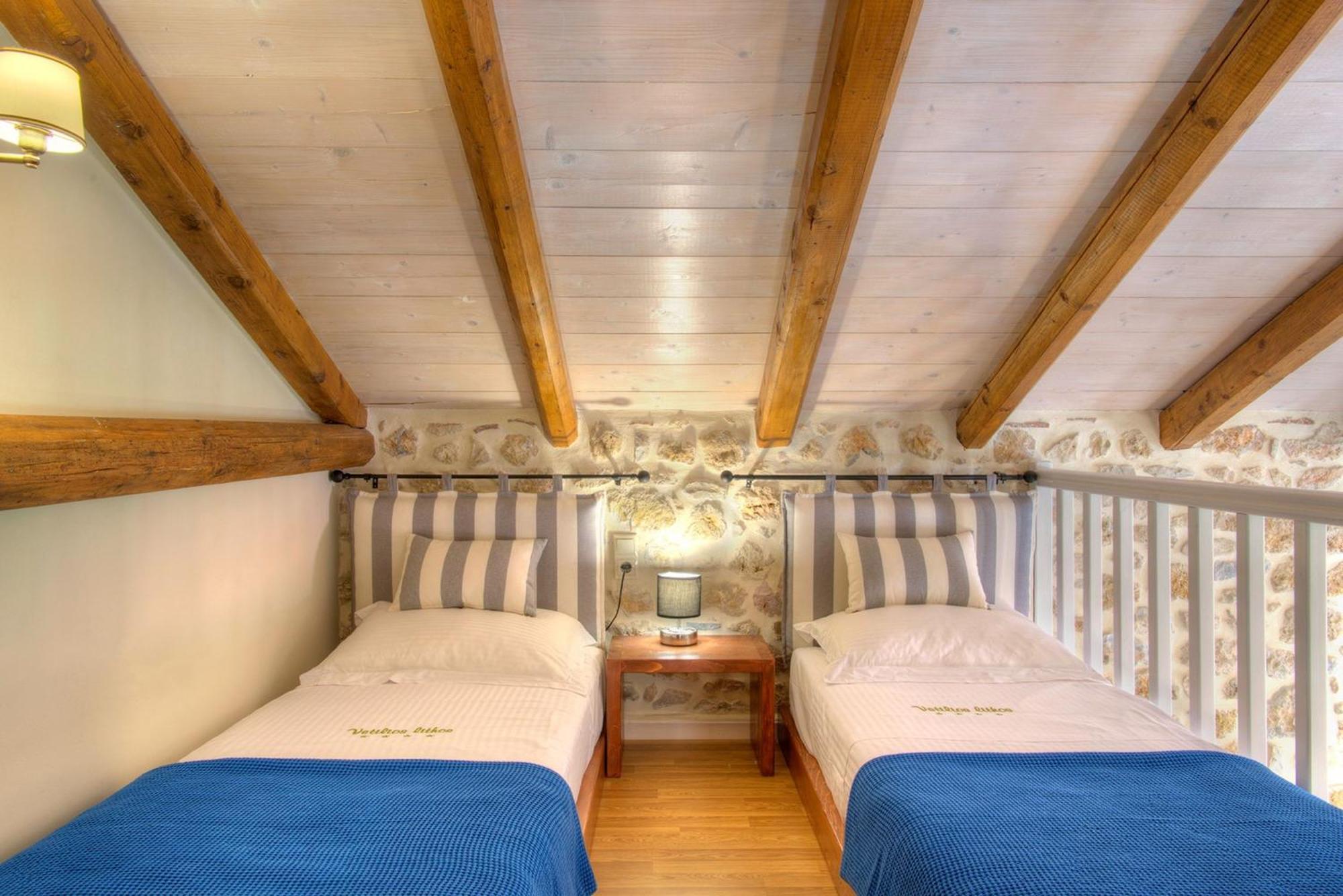 Korona Boutique Hotel Oitilon Bagian luar foto
