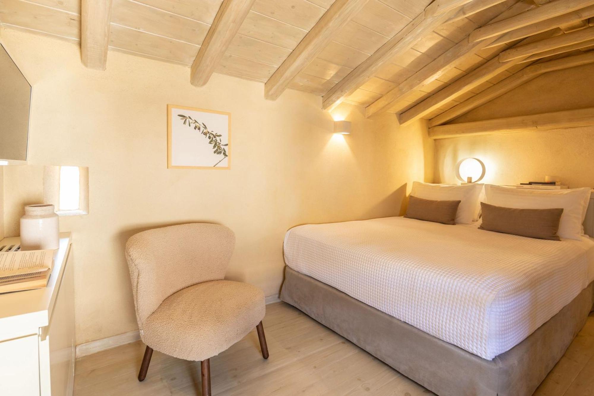 Korona Boutique Hotel Oitilon Bagian luar foto
